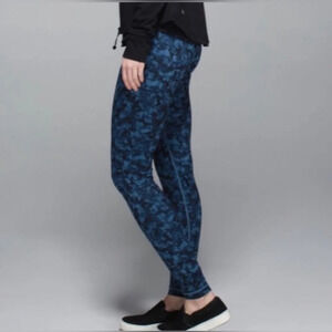 Lululemon "Wunder Under" Full length printed leggings blue sz 4 Yoga Athleisure